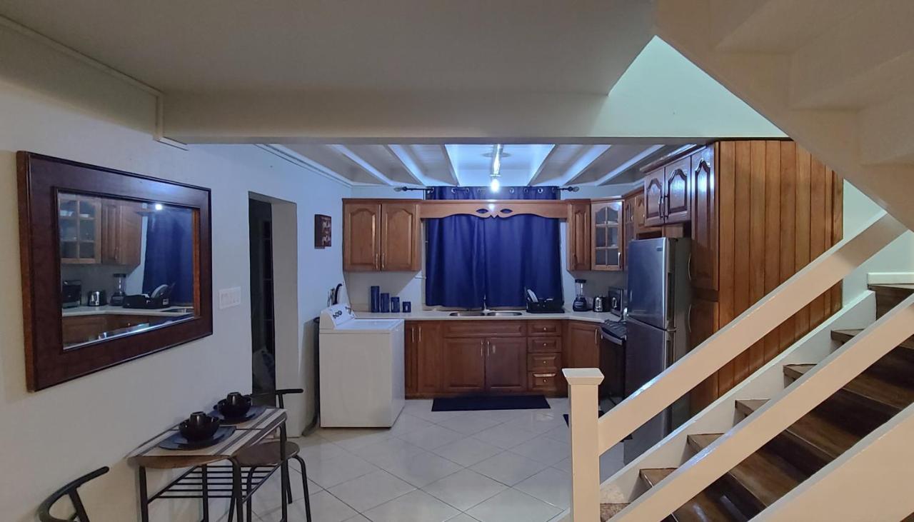 Cheerful 2 - Bedroom Townhouse With Free Parking In New Кінгстон Екстер'єр фото