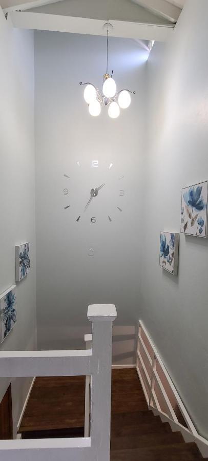 Cheerful 2 - Bedroom Townhouse With Free Parking In New Кінгстон Екстер'єр фото